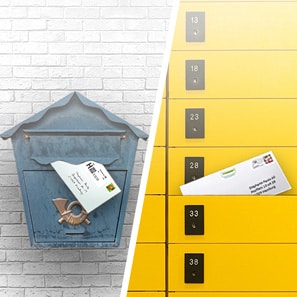 Alter Briefkasten mit goldenem Posthorn neben moderner Postfachanlage.